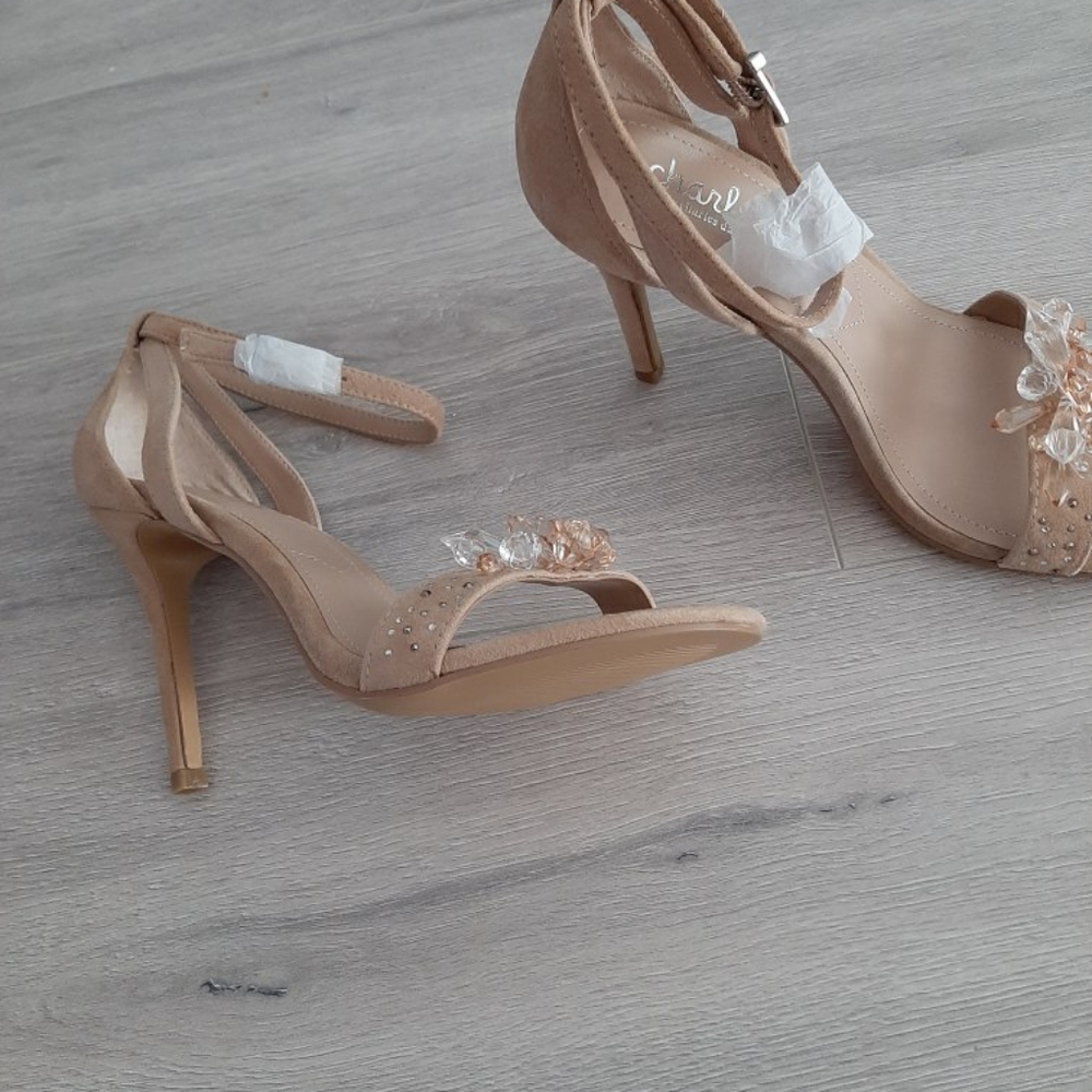 Sandals - Picture 4 of 4